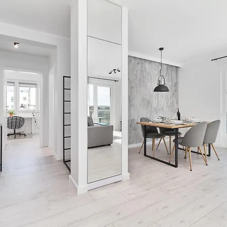 Siemianowicka With Balcony & Parking By Renters * Breslavia