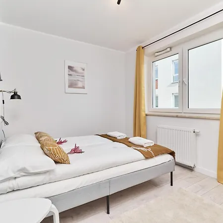 Siemianowicka With Balcony & Parking By Renters 아파트