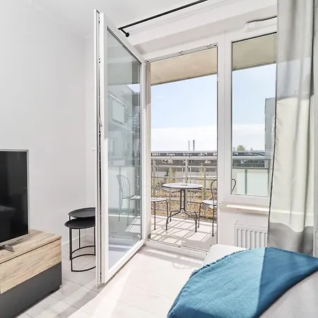 Siemianowicka With Balcony & Parking Wroclaw By Renters