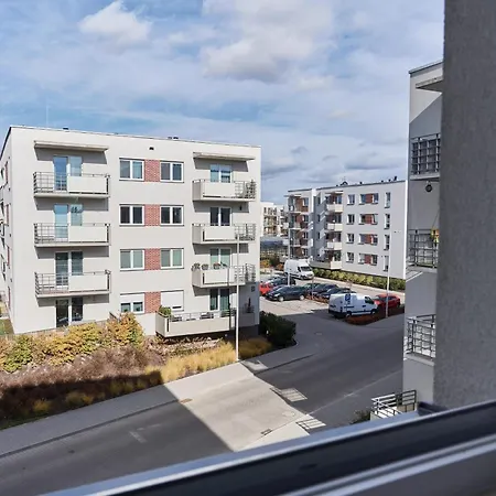 Siemianowicka With Balcony & Parking By Renters 아파트