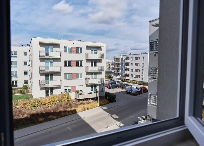 Siemianowicka With Balcony & Parking Wroclaw By Renters Appartamento